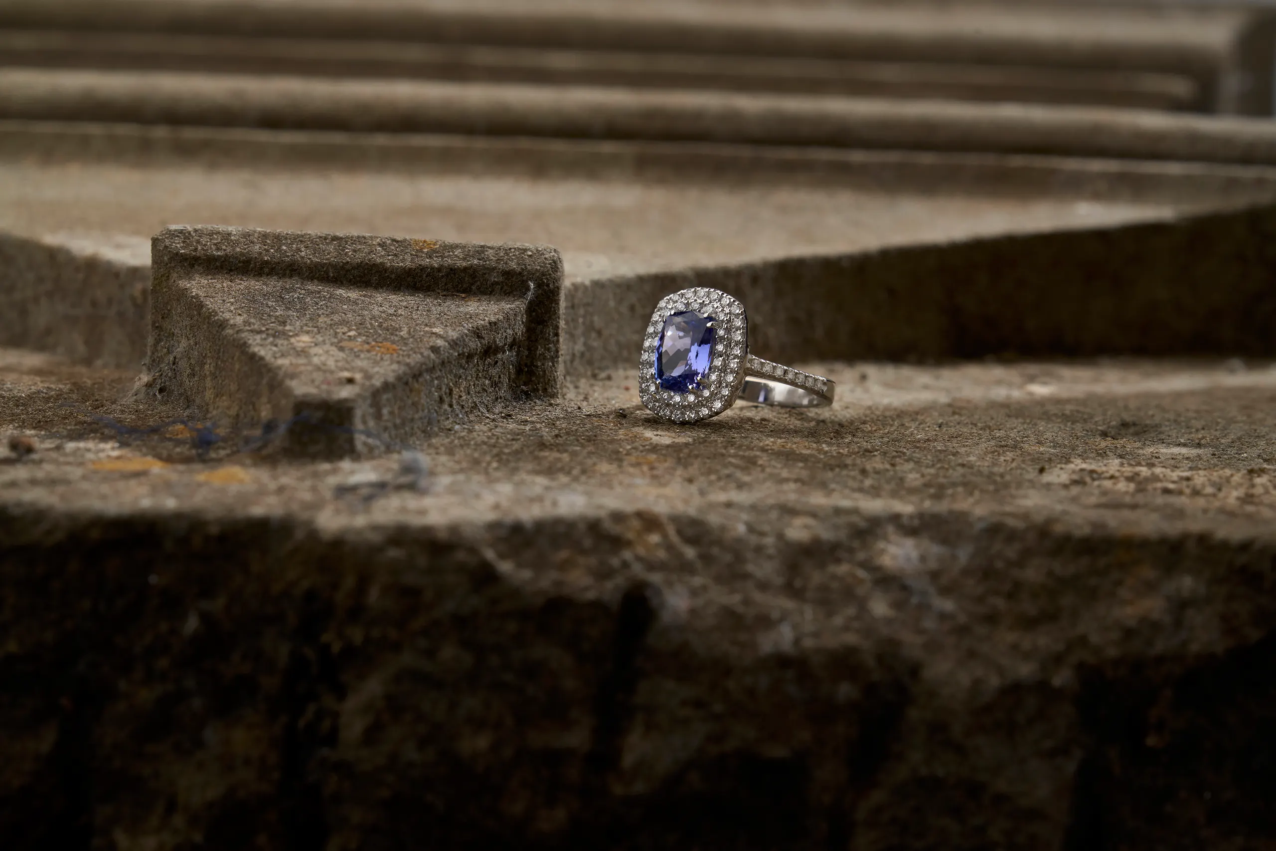 Tanzanite and diamond ring