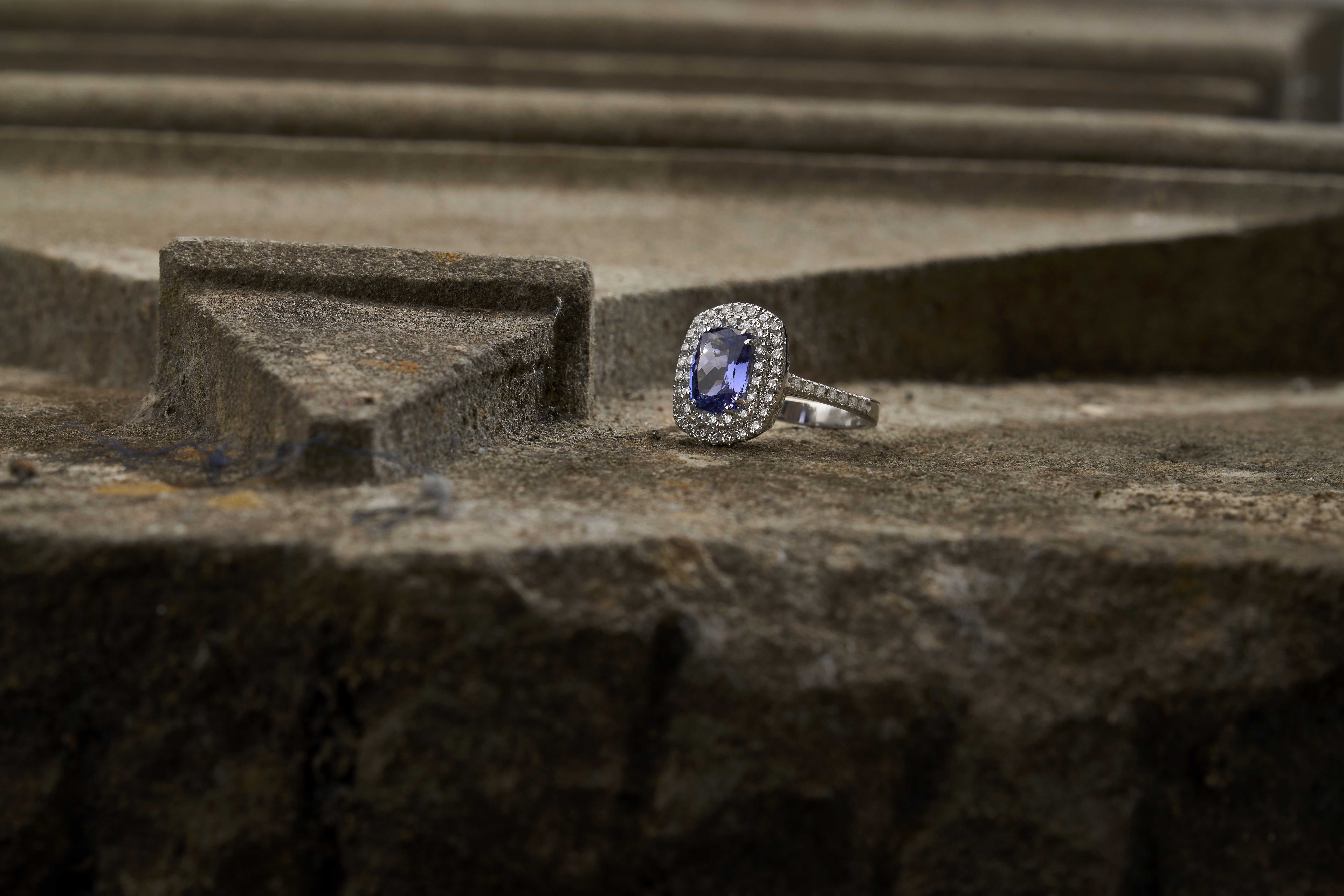 Tanzanite and diamond ring
