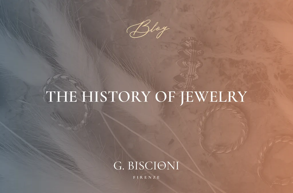 cover blog post sulla storia del gioiello con il logo Biscioni e in sfondo dei gioielli in trasparenza