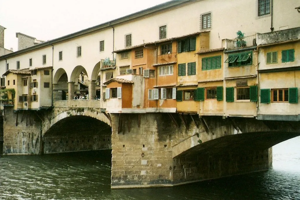 Das Florentiner Neujahr, erzählt von Biscioni Gioielli Foto der Gegend um den Ponte Vecchio in Florenz, wo sich Biscioni Gioielli befindet