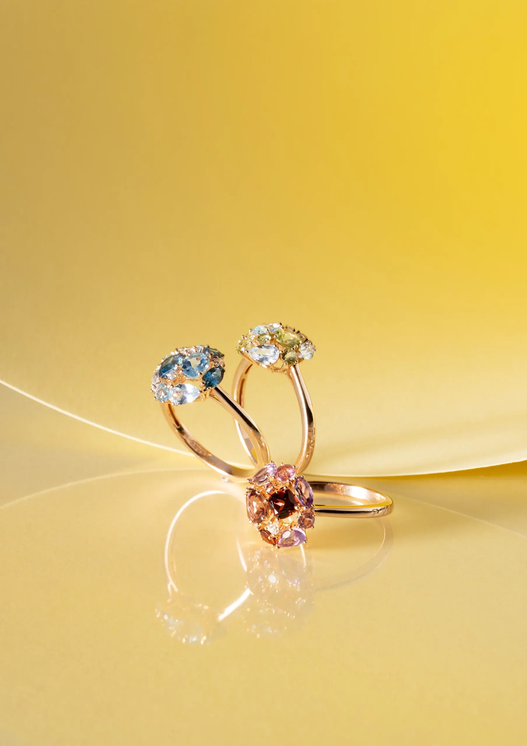 Iris collection rings on a yellow background – Ponte Vecchio Gioielli