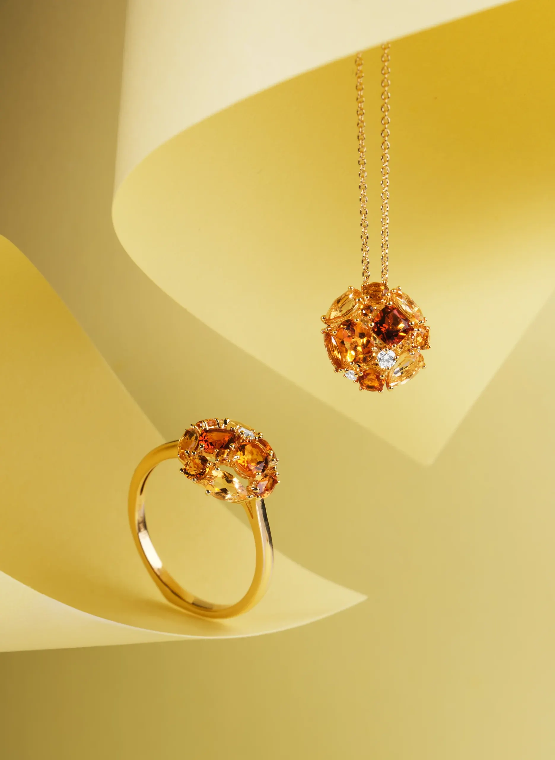Iris pendant and ring with yellow and orange stones on a yellow background – Ponte Vecchio Gioielli
