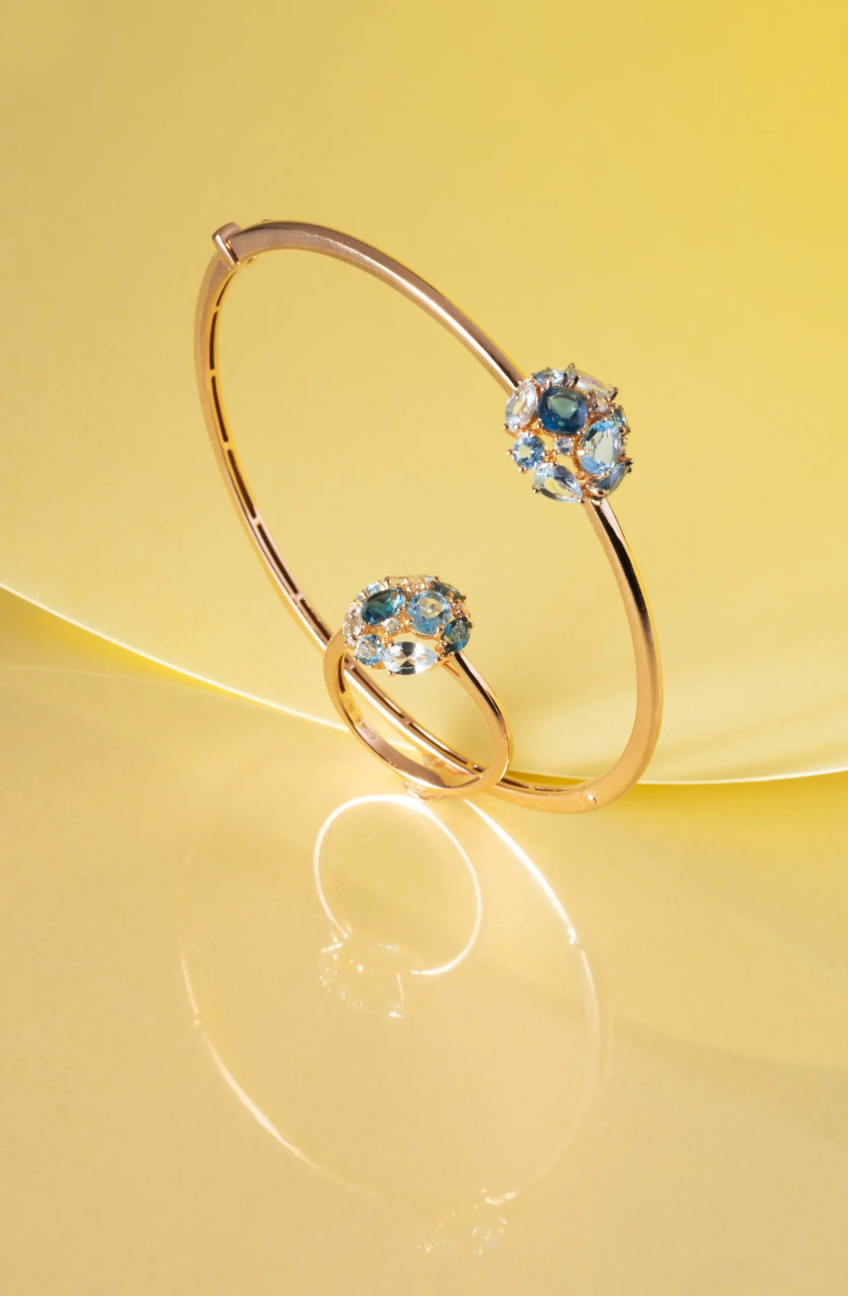 Iris bangle on a yellow background – Ponte Vecchio Gioielli