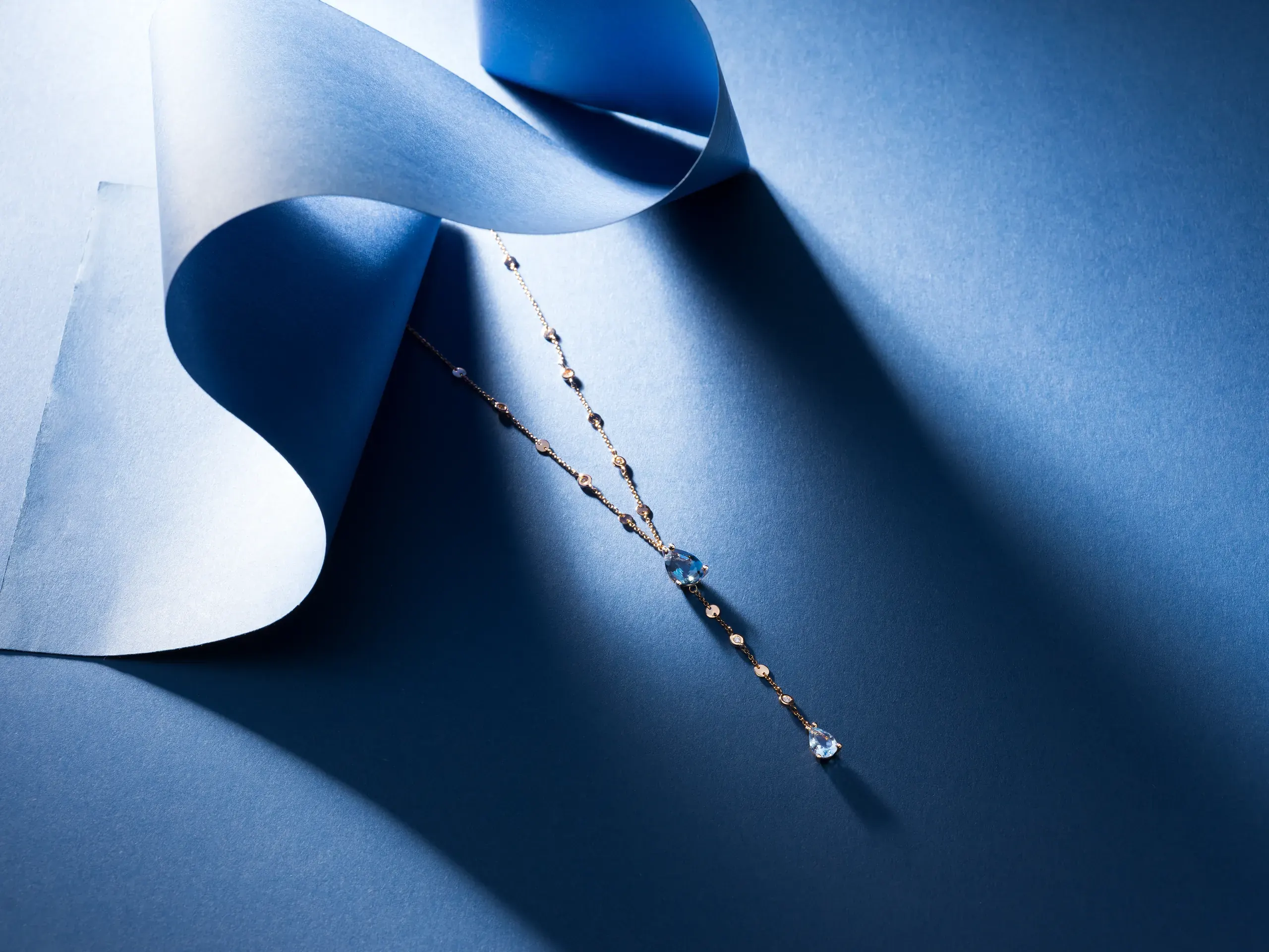 Iris necklace with pear-shaped topaz on blue paper – Ponte Vecchio Gioielli
