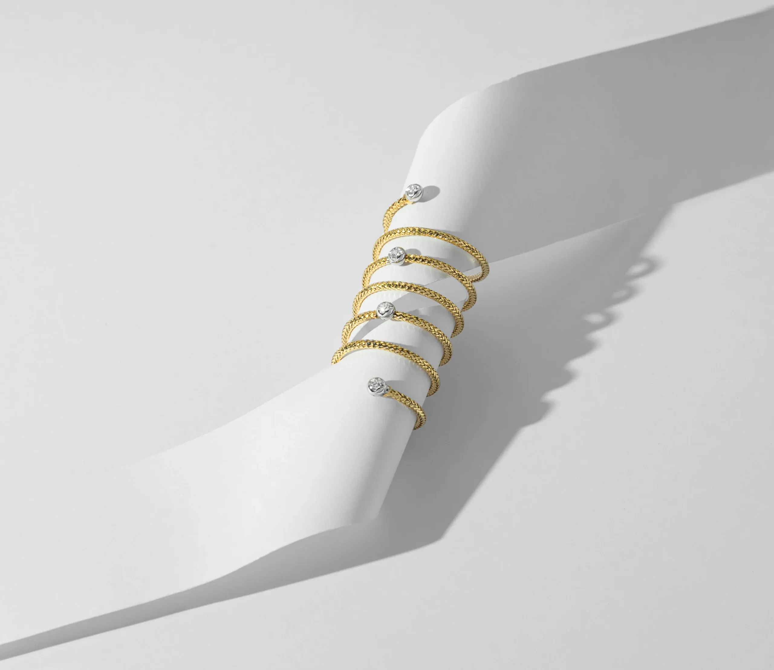 Nobile New coil bracelet wrapped around a stand – Ponte Vecchio Gioielli
