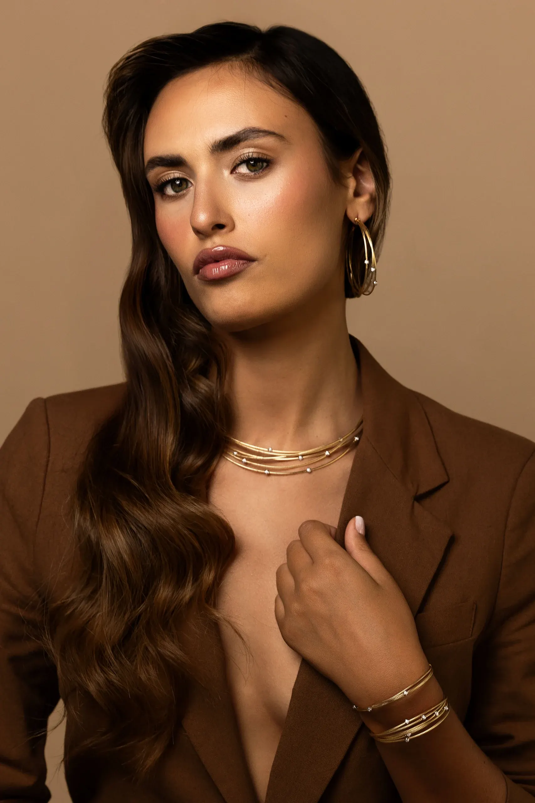 Model wearing jewels from the Nobile New collection – Ponte Vecchio Gioielli